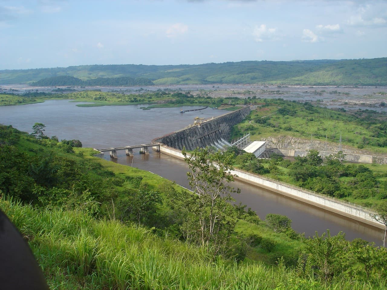 Le site hydroélectrique d'Inga et son canal d'amenée